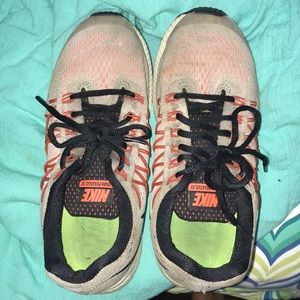 NIKE RUNNING SHOES-SIZE 7